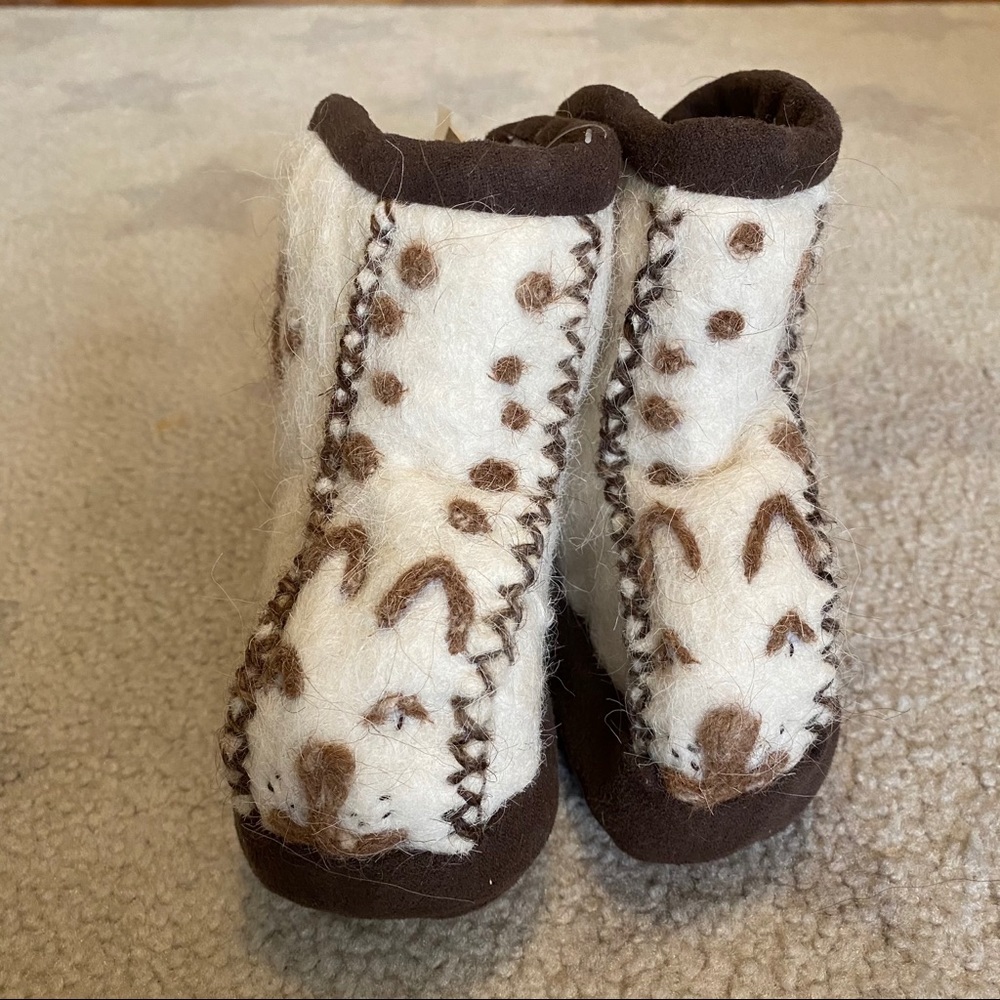 Warm sheep wool booties handmade in Mongolia